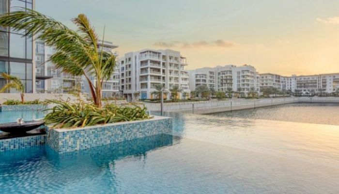 الموج مسقط يدعو جميع قاطنيه للتوجه إلى مراكز الإيواء