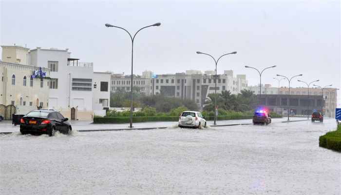نظرًا للحركة غير الضرورية للأفراد والمركبات.. قطع الحركة المرورية في مسقط