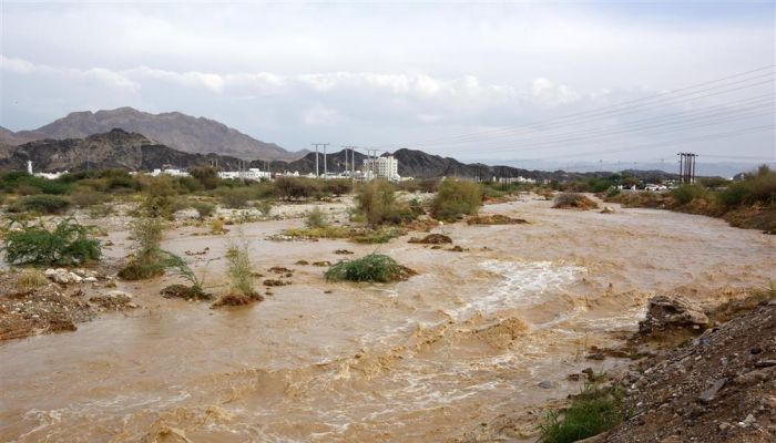 والي العامرات يناشد الجميع لأخذ الحيطة والحذر