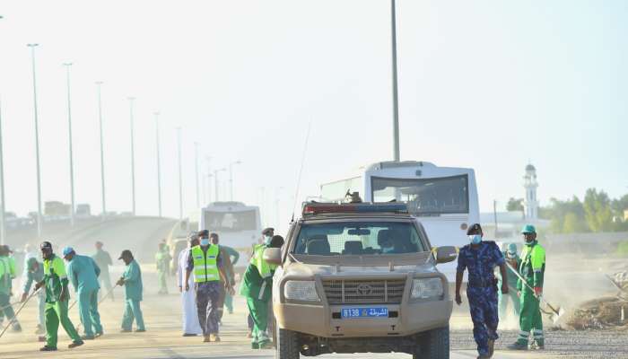 In Pictures: Royal Oman Police lends a helping hand