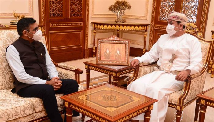 وزير المكتب السلطاني يستقبل السفير الهندي والسفيرة الفرنسية