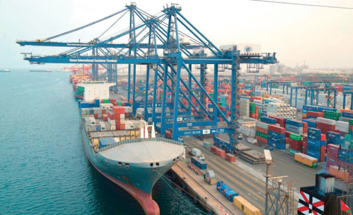 ميناء صحار ومنطقته الحرة يقدم 250 ألف ريال دعمًا للتعامل مع آثار الحالة المدارية