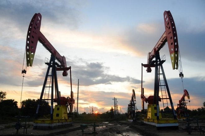 تراجع أسعار النفط بعد مكاسب نتجت عن أزمة الطاقة العالمية