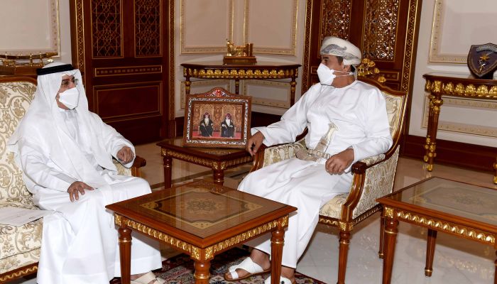 وزير المكتب السلطاني يستقبل السفير الإماراتي