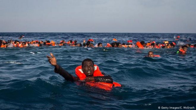 إنقاذ 100 مهاجر في السواحل الليبية