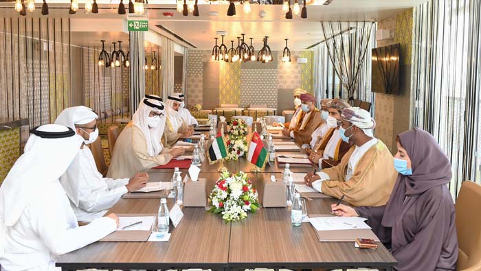 Oman, UAE explore means of promoting cooperation in strategic industries