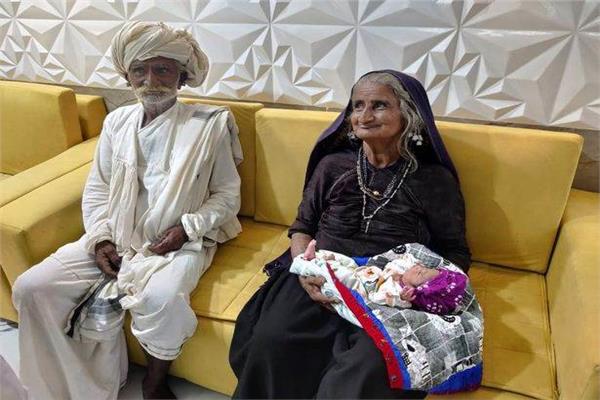 امرأة هندية عمرها 70 عامًا تنجب أول مولود لها