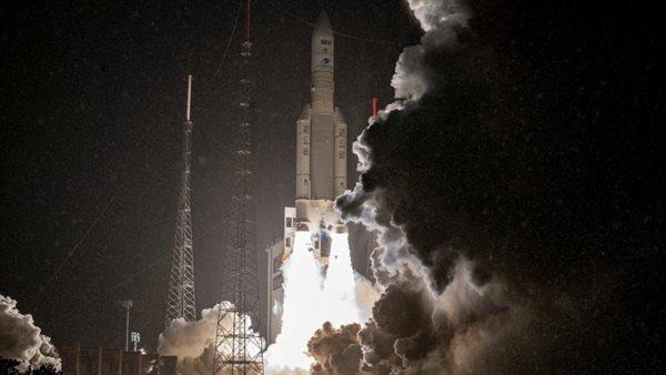 فرنسا تطلق القمر الاصطناعي العسكري 'آ 4' إلى الفضاء