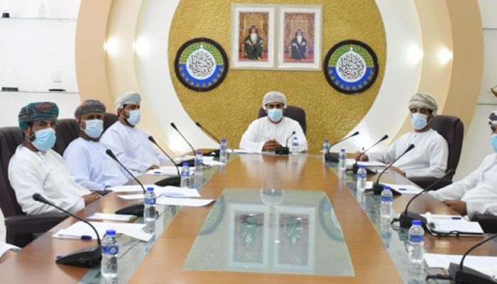 غرفة الظاهرة تناشد بإعادة النظر في قرار إيقاف حركة الشاحنات على طريق صحار - ينقل