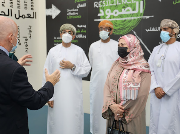 المحروقية تزور مركز أوتورد باوند عُمان