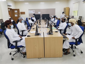 العمل تجري اختبارات لعدد من الباحثين عن عمل في ظفار