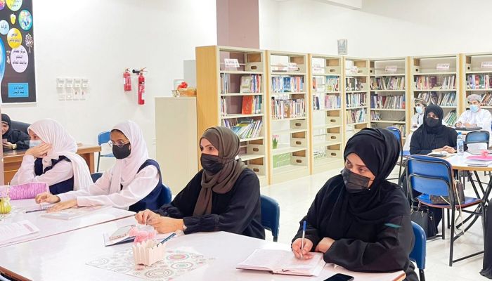 اللجنة الوزارية لوحدة اللغة العربية تزور مدارس ظفار