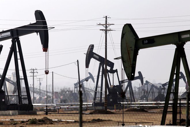 أسعار النفط تنخفض عالميا