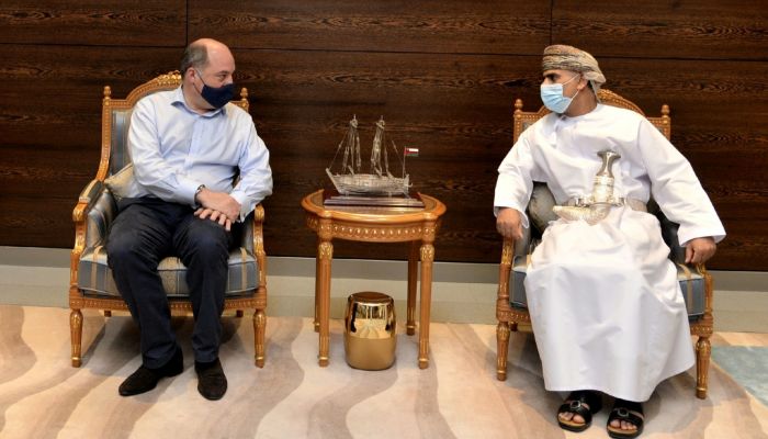 وزير الدفاع بالمملكة المتحدة يختتم زيارته للسلطنة