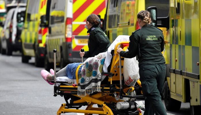 بريطانيا تسجل 30,693 إصابة جديدة بفيروس كورونا