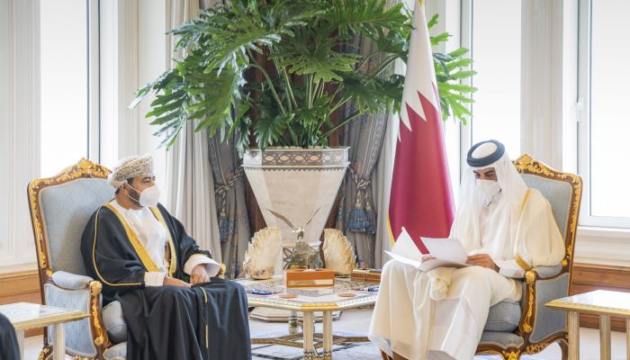 جلالة السلطان يبعث رسالة خطية إلى أمير قطر