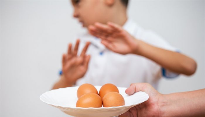 كيف يمكن حماية الأطفال من حساسية البيض؟