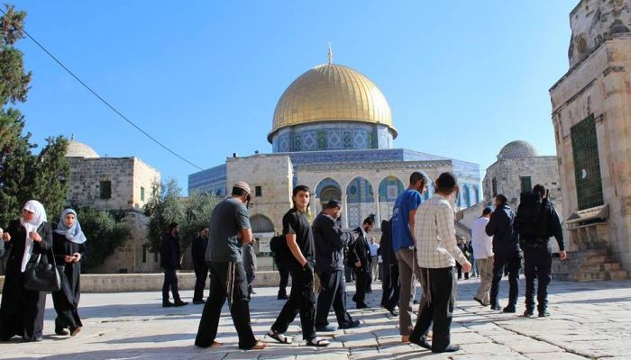 مستوطنين يهود يقتحمون المسجد الأقصى