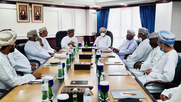 Oman's Ministry of Labour holds meeting to help trade unions