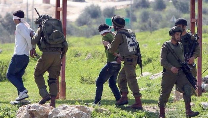 السلطات الإسرائيلية تعتقل 5 فلسطينيين من الضفة ومستوطنون يقتحمون الأقصى
