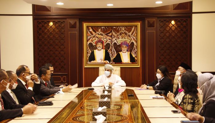 السلطنة وإندونيسيا تستعرضان أوجه تعزيز التعاون في قطاع الاتصالات وتقنية المعلومات