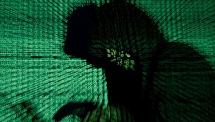 تقرير يحذر من رسائل خطيرة تسرق أموال المستخدمين بواسطة واتساب والبريد الإلكتروني