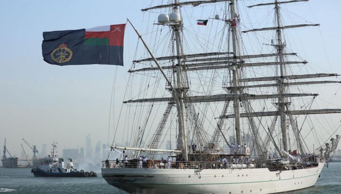 شباب عمان الثانية تغادر ميناء الشويخ الكويتي