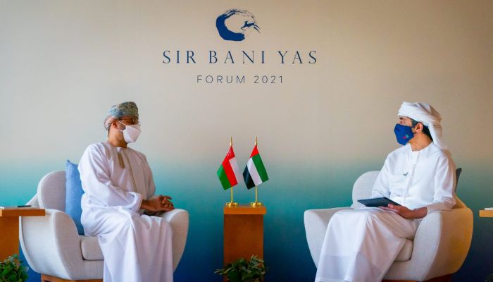 معالي بدر البوسعيدي يبحث العلاقات الأخوية مع وزير الخارجية الإماراتي