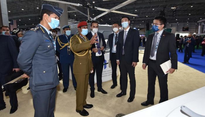 قائد الجيش السلطاني العُماني يزور معرض دبي للطيران ٢٠٢١