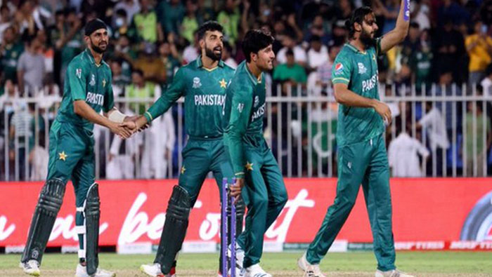 Pakistan team moving forward with more confidence, says Saqlain Mushtaq