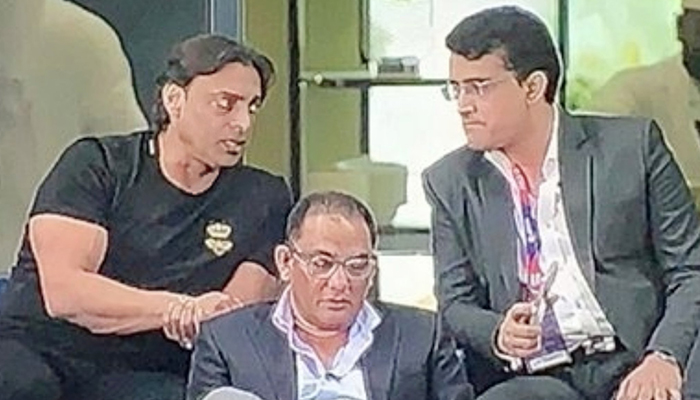 Shoaib Akhtar meets 'old friend' Sourav Ganguly during T20 WC Final