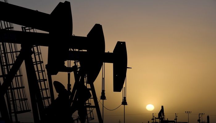 النفط يواجه ضغوطًا جراء دعوة أمريكية للسحب من احتياطي النفط الاستراتيجي