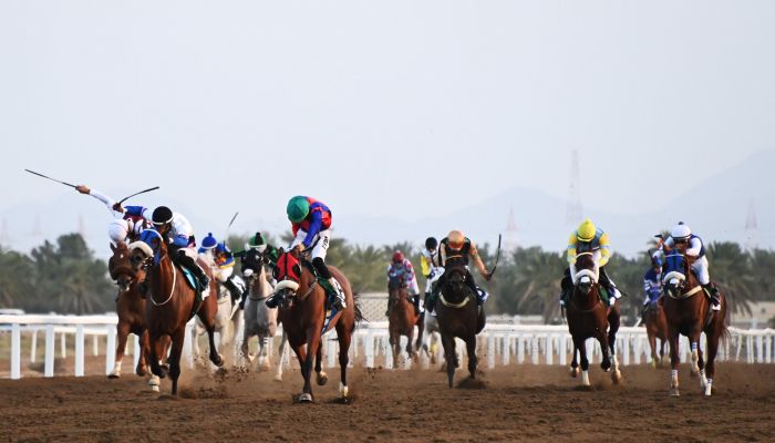 تتويج الفائزين بكأس العيد الوطني للخيول العربية الأصيلة