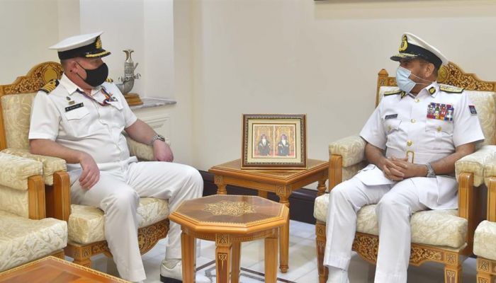 قائد البحرية السلطانية العمانية يستقبل قائد قوة الواجب المختلطة (150)