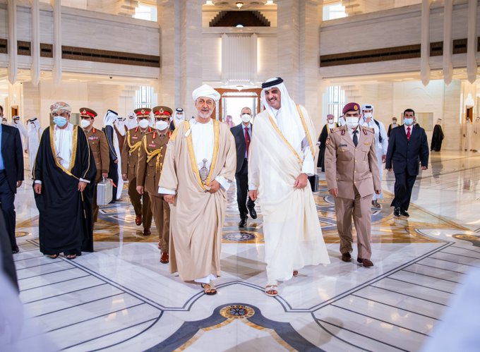 جلالة السلطان يزور مكتبة قطر الوطنية