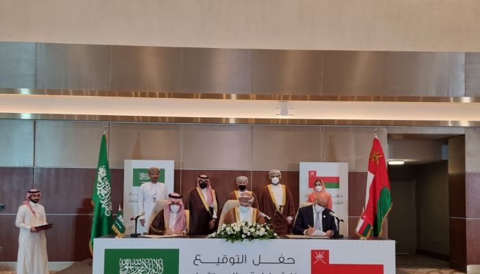 سلطنة عمان والسعودية توقعان 13 مذكرة تفاهم