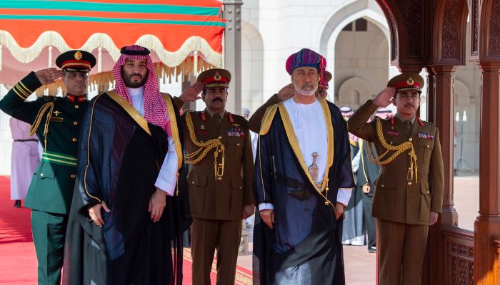 بالصور: مراسم استقبالٍ رسميّة لوليِّ العهد السّعودي بمناسبة زيارته إلى سلطنة عُمان