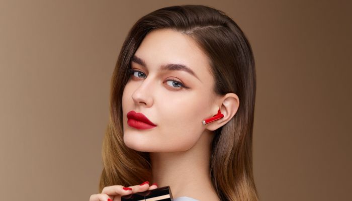 شركة هواوي تطاق سماعات HUAWEI FreeBuds Lipstick الجديدة كليا في عمان