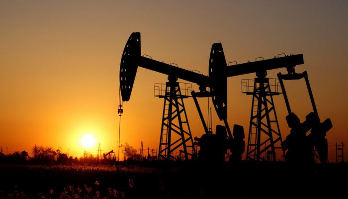 تراجع مخزونات النفط الخام يرفع أسعار النفط العالمية