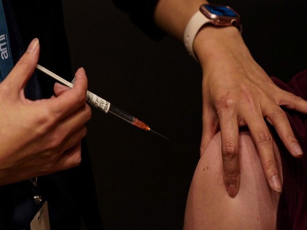 Australia shortens COVID-19 booster vaccine interval