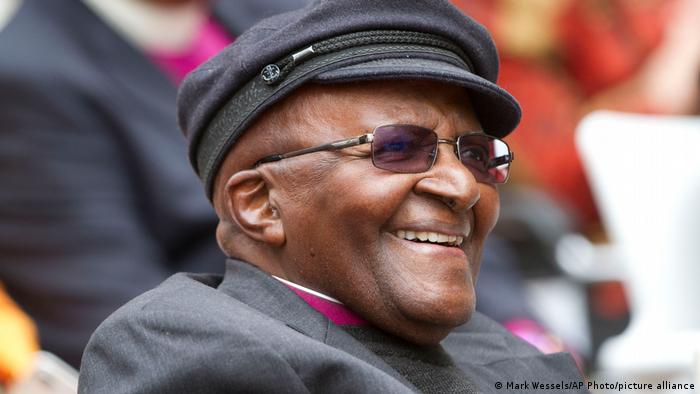 South Africa S Archbishop Desmond Tutu Dies At 90 Times Of Oman