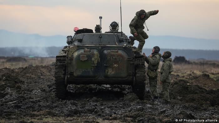 Thousands of Russian troops leave Ukraine border