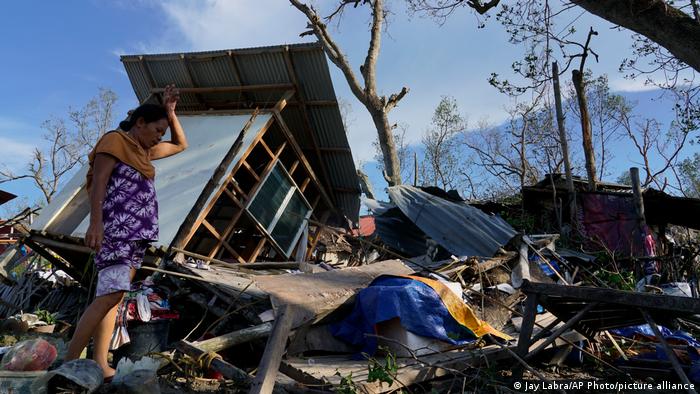 Typhoon Rai death toll nears 400 as diseases spread