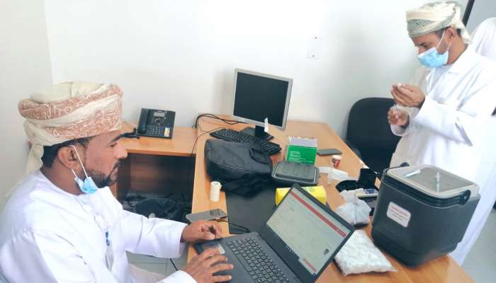 COVID-19: Government employees receive booster dose in South Al Sharqiyah