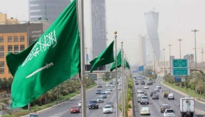 السعودية تعيد فرض ارتداء الكمامة وإجراءات التباعد