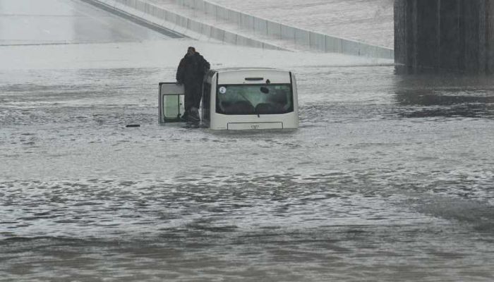 نقلًا عن القبس: بالصور أمطار غزيرة على الكويت