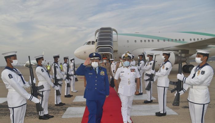 مسؤول عسكري سعودي يصل إلى سلطنة عمان