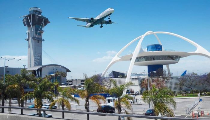 إلغاء رحلات طيران بمطار لوس أنجلوس بسبب الطقس ونقص الموظفين