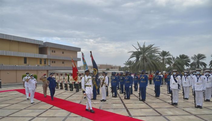 رئيس أركان قوات السلطان المسلحة يستقبل مسؤولًا عسكريًا سعوديًا