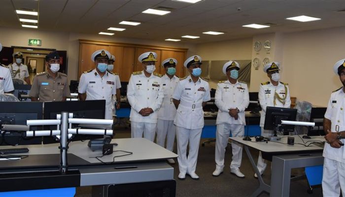 قائد الأسطول البحري الباكستاني يزور مركز الأمن البحري